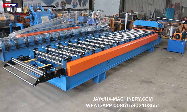 Step tile roll forming machine