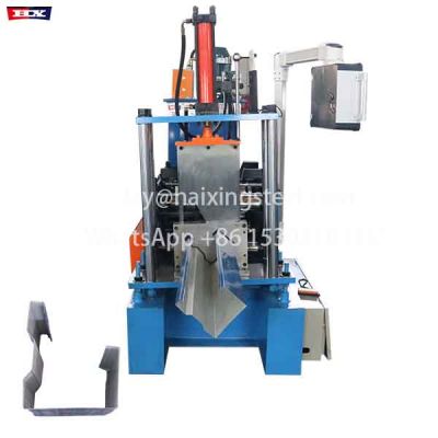 Rain gutter forming machine